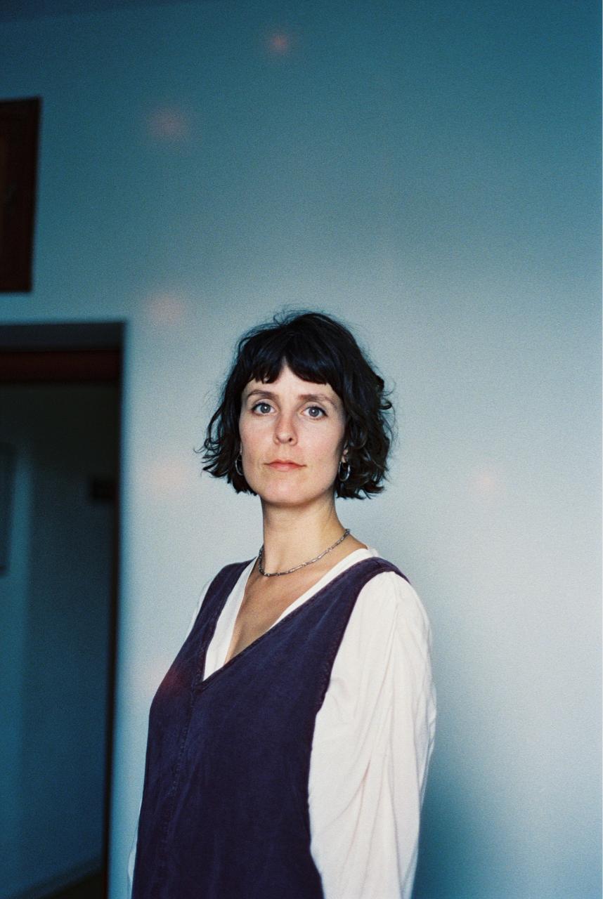 Portrait of Cilia, who guides the breathwork journey